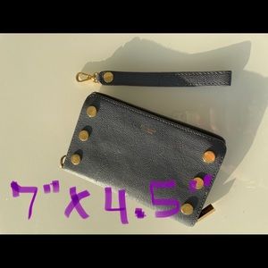 Very nice Hammitt wallet. Cool blue color.